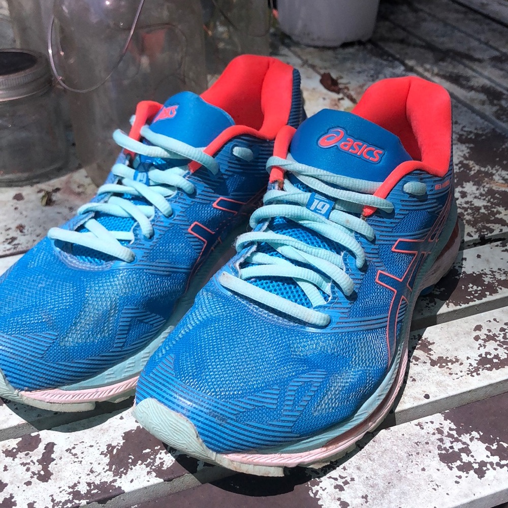 ASICS T750N Gel Nimbus women’s size 8.5 runners